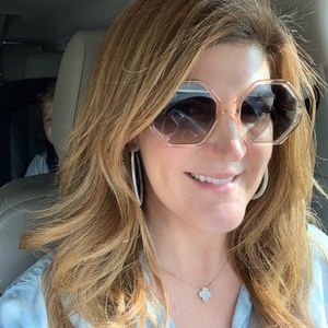 Meet your Posher, Cara